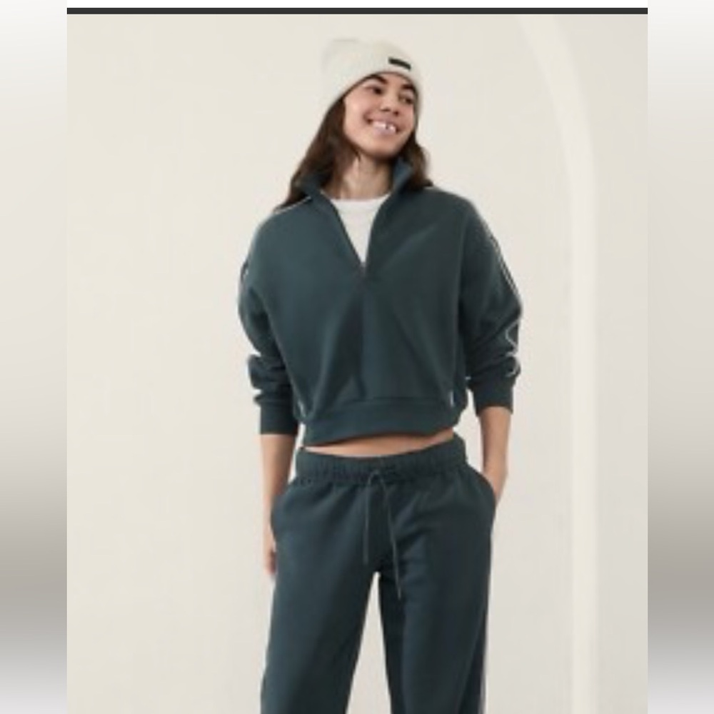 Athleta Forever Fleece half zip sweater. Colour: Cypress Size Large